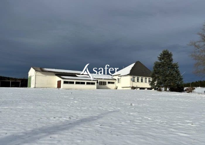 Maison isolée avec vastes dépendances sur 4.7 ha SAINT-SULPICE